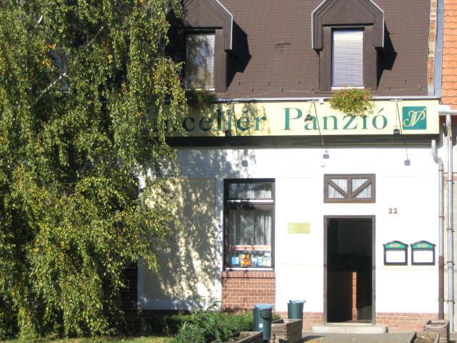 Vinceller Panzio Es Etterem Hotel Gyongyos Exterior photo